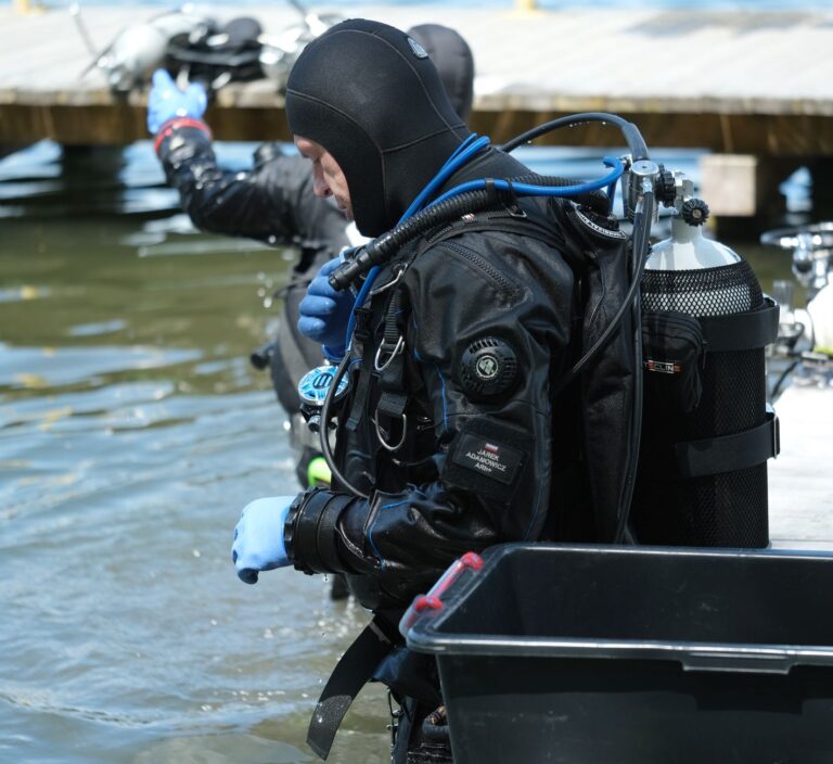 The Best Dive Computer Wrist Mount for Safer, Easier Tracking